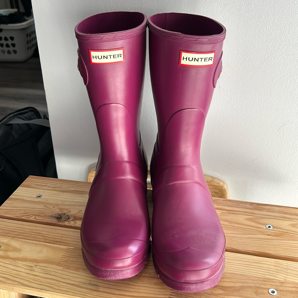 Hunter rain boots, size 10 magenta